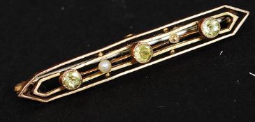 A 9ct gold bar brooch,