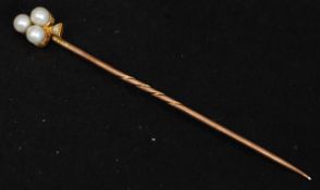 A 15 ct gold, diamond and seed pearl ( club and diamond style ) stick pin - hat pin.