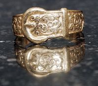 A gentlemans 9ct gold / 375 marked buckle signet ring. Size V / W. Total weight 3.