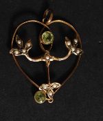 A lovely 9ct gold antique ladies heart shaped filligree ladies necklace pendant with inset stones.