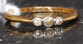 An early 20th century 18ct gold and diamond ring inset 3 diamonds approx 5pnts. Size M.