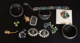 A collection of assorted vintage costume jewellery to include a Turkish white metal bracelet,
