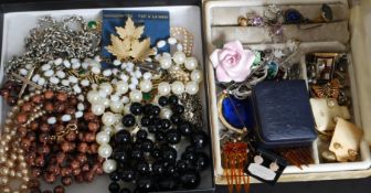 A collection of costume jewellery to inc
