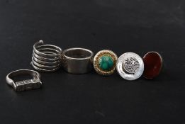 A collection of silver 925 contemporary dress rings to include band ring, twist ring,