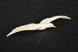 A vintage retro ladies 1960's seagull brooch of resin construction with pin to verso
