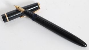 A vintage mid century Parker Duofold fountain pen with 14ct nib - Made in England.