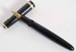 A vintage mid century Parker Duofold fountain pen with 14ct nib - Made in England.