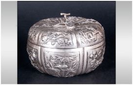 withdrawn Chinese Export Silver Lidded Bowl The Whole With Foliage, Figures And Tropical Birds