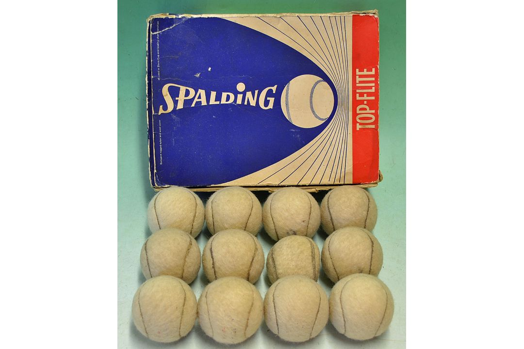 Rare box of Spalding Top-Flite tennis balls c/w 12 balls. Rare box made as a club-pack. Wear to