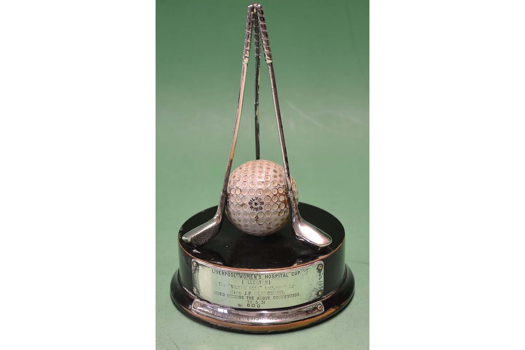 Silver King silver golf trophy c1931 - comprising 3 silver golf clubs and Silver King Golf Ball - Image 1 of 2