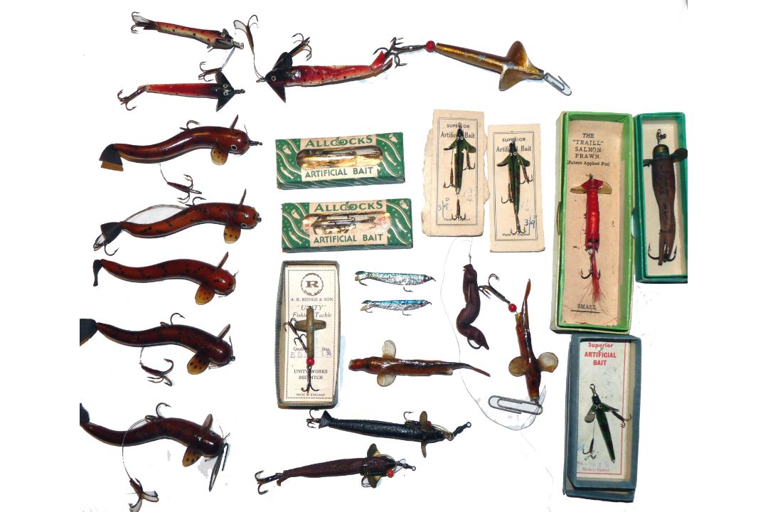 LURES: (Qty) Collection of assorted vintage fishing lures incl. 5 Percy Wadham 4" Land em Loach