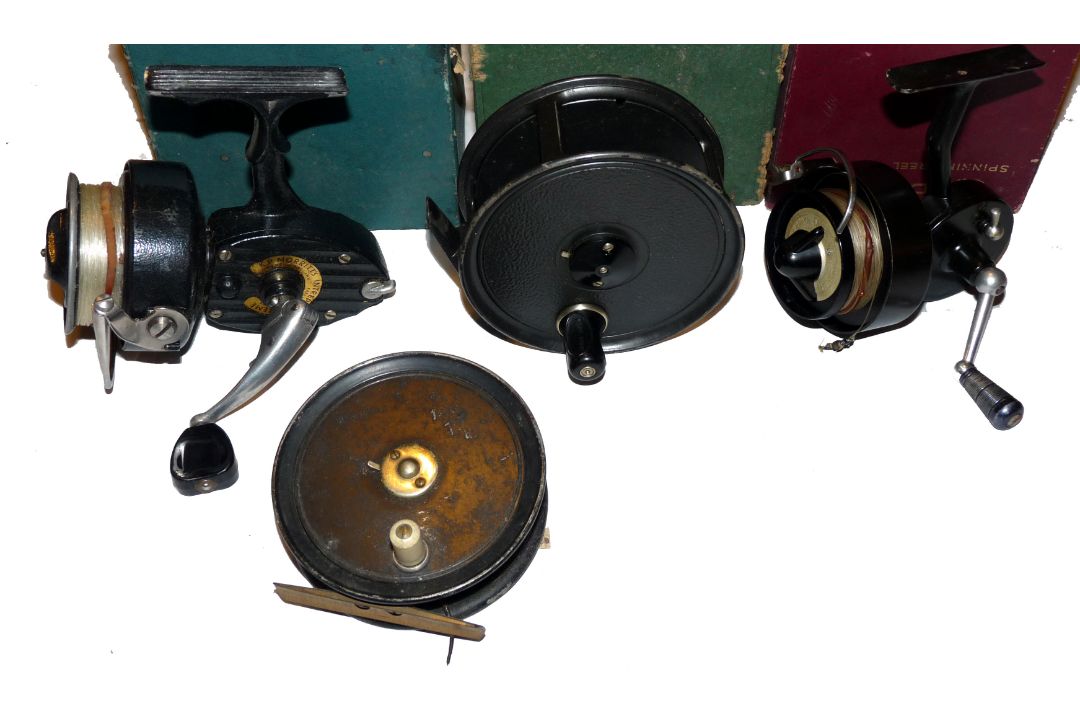 REELS (4): Cummins maker Bishop Auckland by Youngs 3.5" alloy dry fly reel, white handle smooth