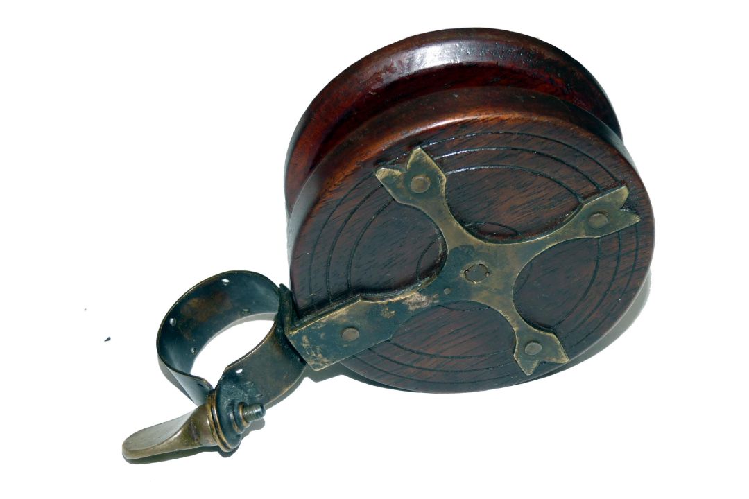 REEL: Scarce Nottingham mahogany/brass collar fitting winch, 3.75" diameter drum, deep dish with - Image 2 of 2