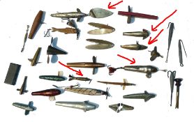 LURES: Collection of vintage lures incl. a 2.25