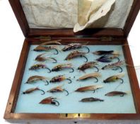 FLIES: Collection of 20 gut eyed salmon flies on black single hooks, up to 2.25