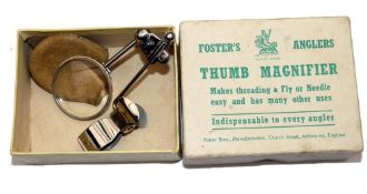 ACCESSORY: Fosters Angler's thumb magnifier glass in fine condition, 1.5