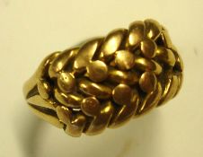 An 18ct Gentleman's Ring of rope-twist design. 9g. Condition report: In fine condition