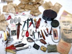 ACCESSORIES: Large varied collection of vintage lures incl. phantom sole skin minnows up to 4