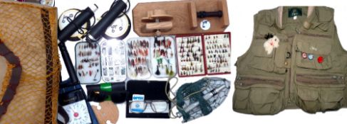 ACCESSORIES: (Qty) Orvis wooden line drier, oak base 14