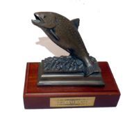CAST FISH: Bronze effect cast leaping fish on mahogany plinth, overall measures 6.5