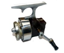 REEL: Illingworth No.5 threadline casting reel, No.848, red brown Bakelite casing, polished alloy