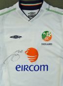 Signed 2001-2003 Rep of Ireland football shirt signed by Aiden McGeady, white, replica shirt,