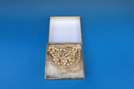 A single strand cultured pearl necklace