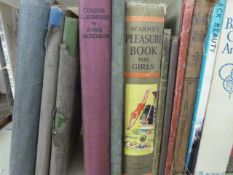 Large collection of children's annuals i
