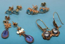 Four pairs of yellow metal earrings, two