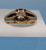 An 18ct gold ring set with a brilliant c