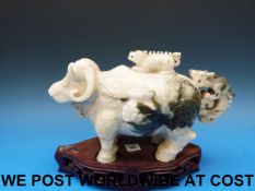 A Chinese jadeite archaistic figural lid