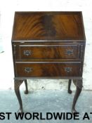 A small reproduction bureau (width 62cm