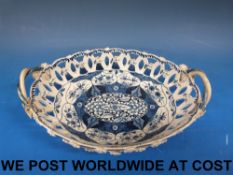 An early Worcester blue and white oval b