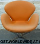 Arne Jacobsen design Swan chair with pea