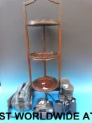 A folding cake stand together with a Pro