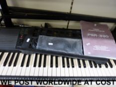 A Yamaha PSR 330 together with instructi