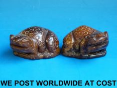 A pair of carved Chinese hardstone toads