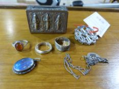 An Indian white metal matchbox holder, t