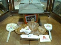 A Carling advertising lamp and various d