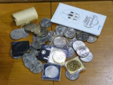 A quantity of commemorative crowns