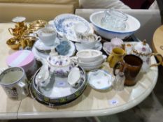 A large collection of ceramics to includ