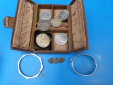 A vintage leather jewellery box containi