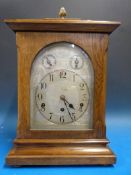 An early 20thC oak cased mantel clock, t