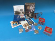 Twenty-five modern coins, some cased, so