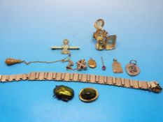 A yellow metal bracelet, two yellow meta