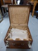 A Norris Luggage ladies leather case wit