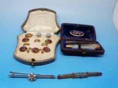 A 15ct gold mounted agate cheroot holder