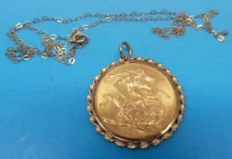 An 1958 gold full sovereign in 9ct gold