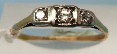 An yellow metal ring marked 18ct gold se