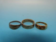 Two 9ct gold rings (5g) together with a
